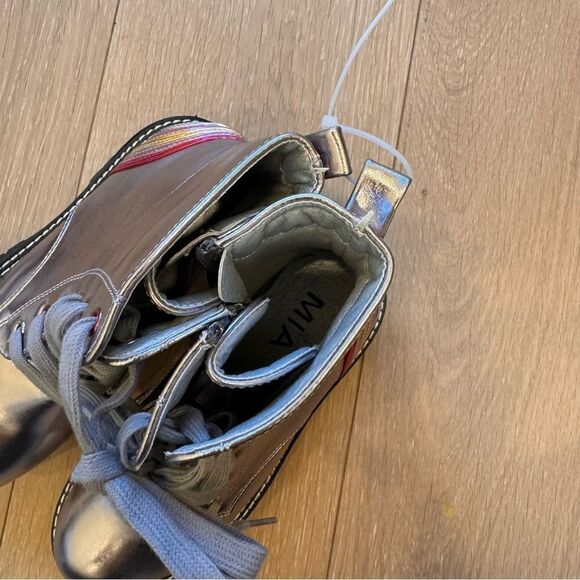 MIA
Girls Metallic Rainbow Combat Boots - Picture 7 of 10